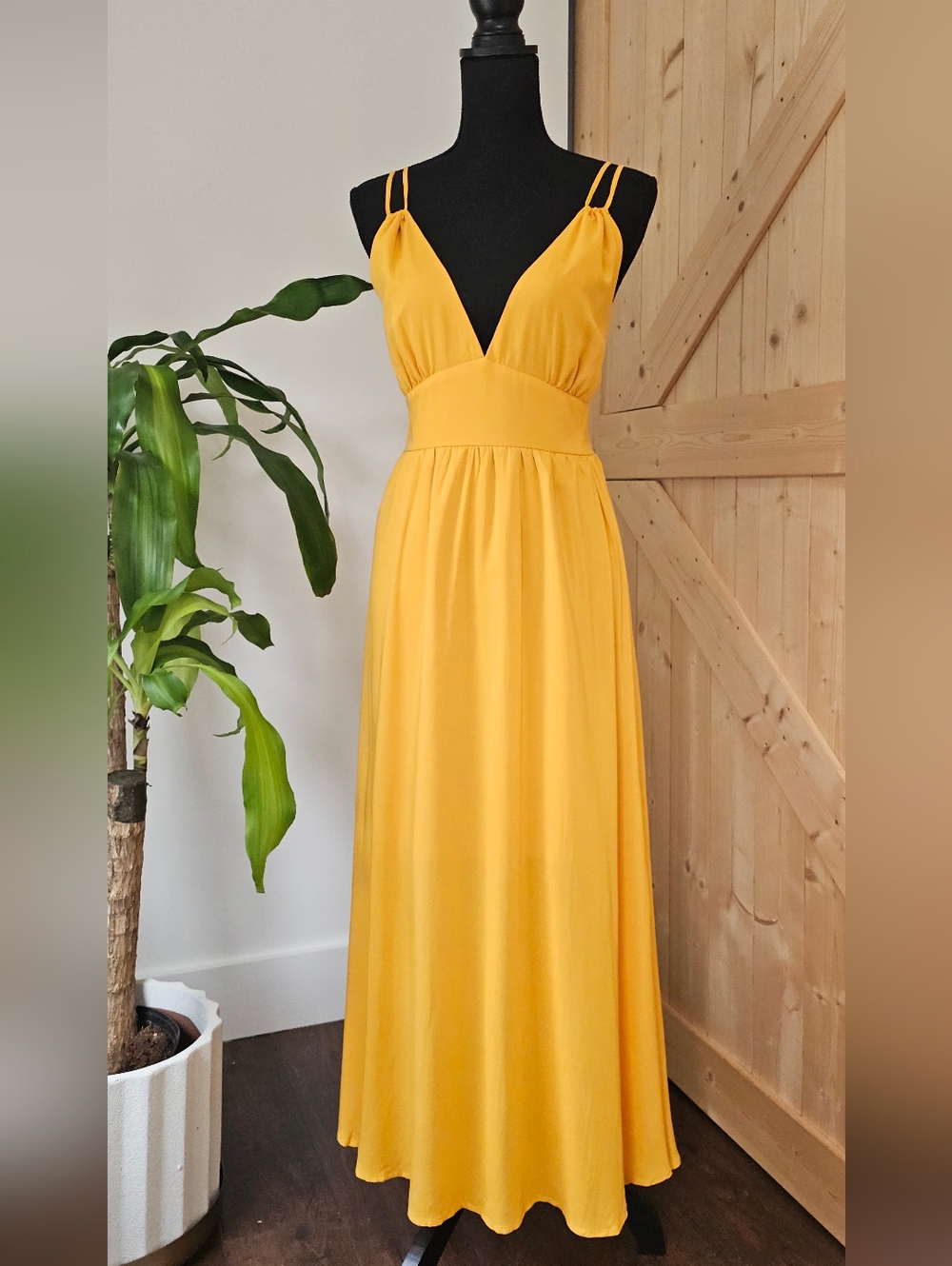 BB DAKOTA by Steve Madden Women's Sunflower Yellow‎ Maxi Dress. Size M